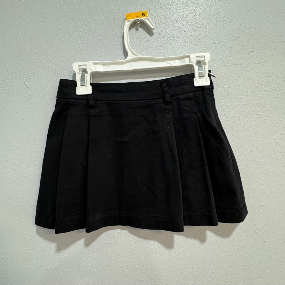 Bundle Kid’s Skirt (Zara Black Skater Skirt and green skirt) Sz 10